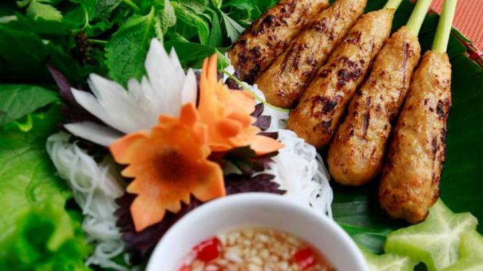 Local Food Tour by Cyclo or On Foot